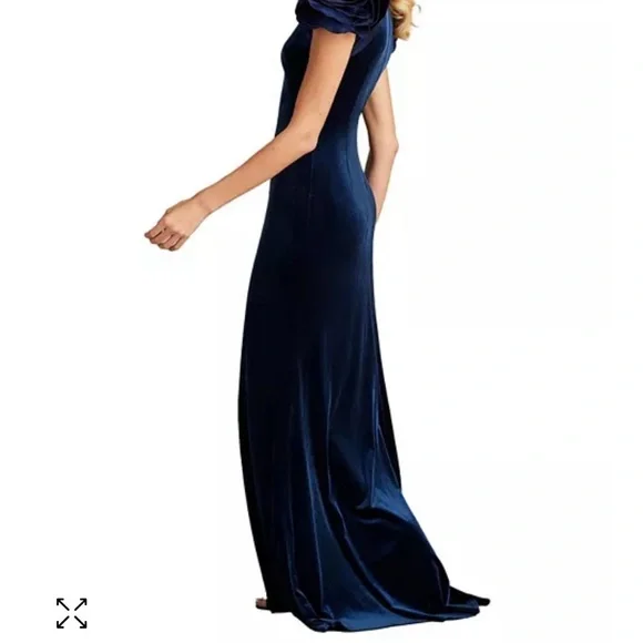 Tadashi Shoji Maylee Rosette Shoulder Velvet Gown Elegant Navy Blue Evening Gown